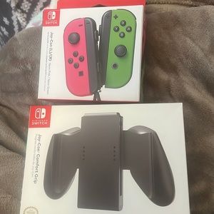 comfort grip with two controllers